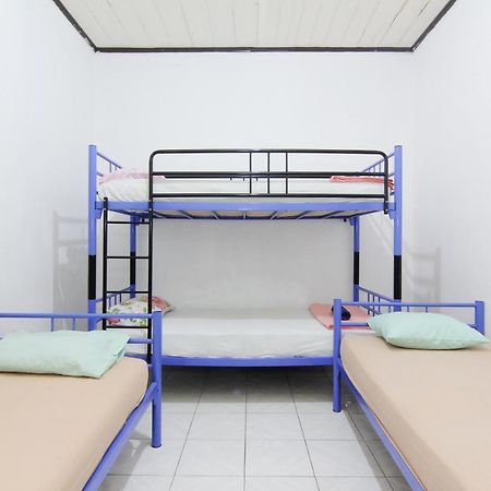 Arjuna Hostel Semarang Buitenkant foto