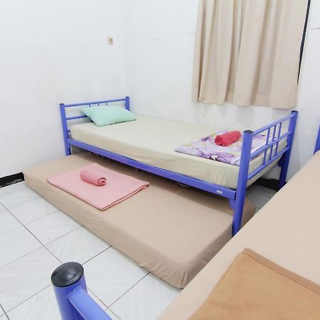 Arjuna Hostel Semarang Buitenkant foto