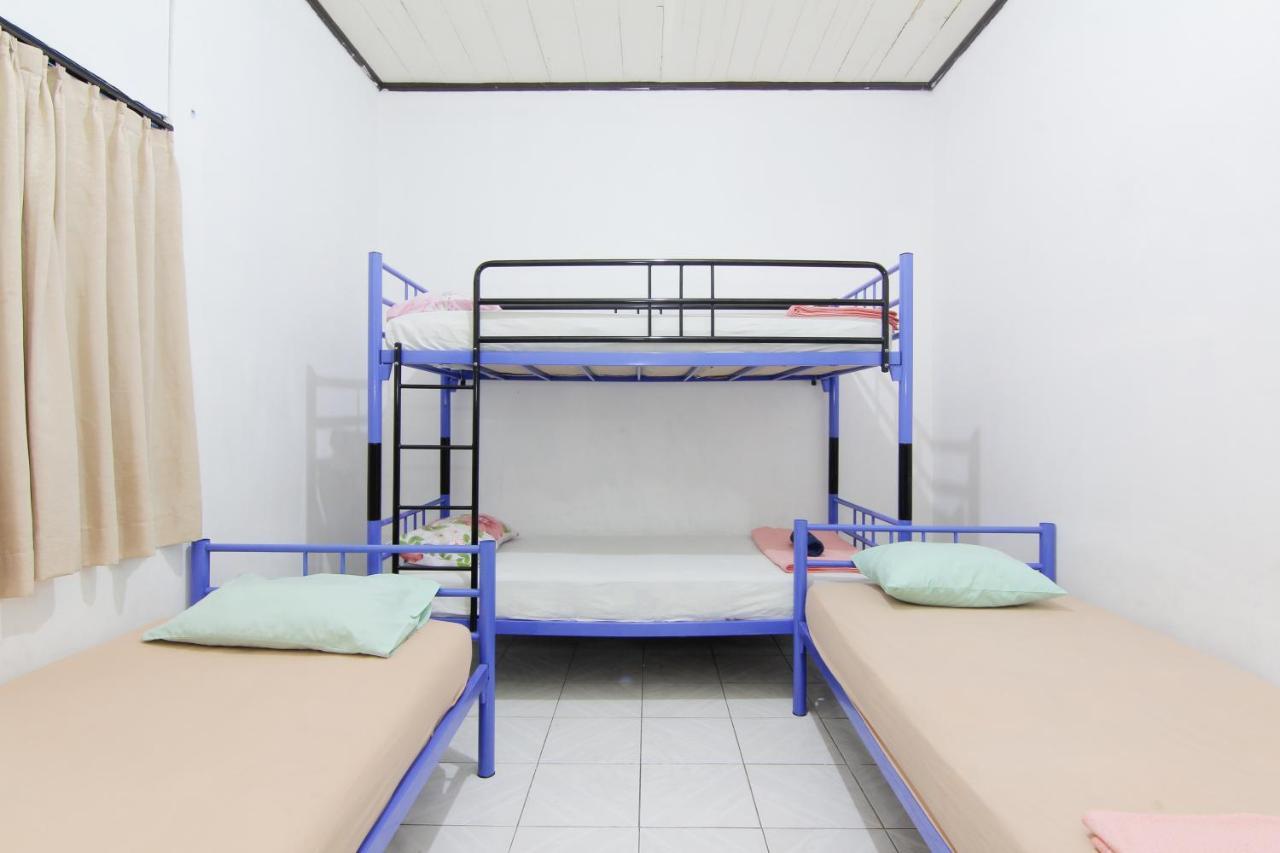 Arjuna Hostel Semarang Buitenkant foto