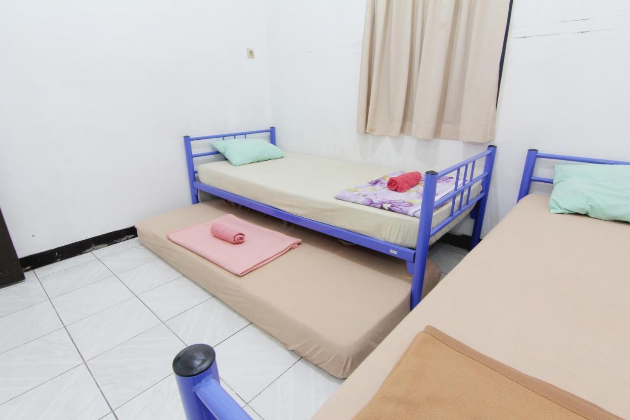 Arjuna Hostel Semarang Buitenkant foto