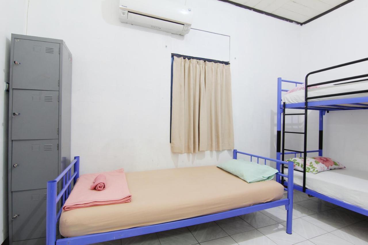 Arjuna Hostel Semarang Buitenkant foto