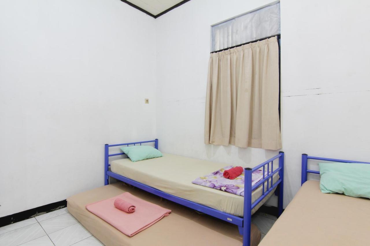 Arjuna Hostel Semarang Buitenkant foto