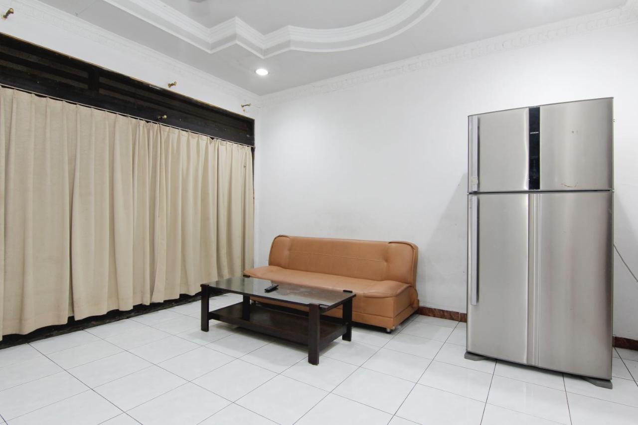 Arjuna Hostel Semarang Buitenkant foto