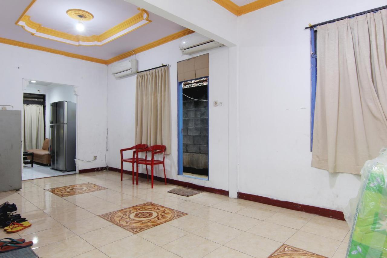 Arjuna Hostel Semarang Buitenkant foto