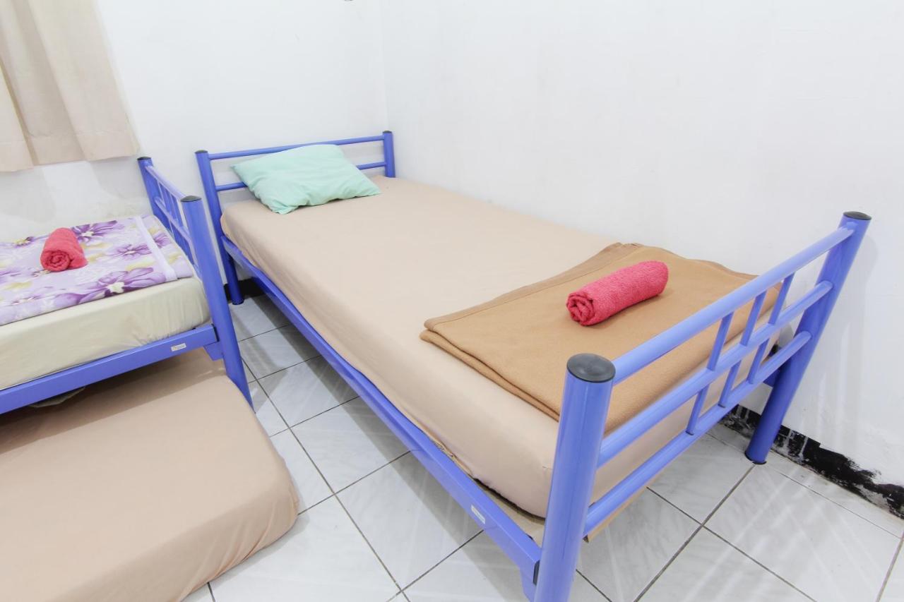 Arjuna Hostel Semarang Buitenkant foto