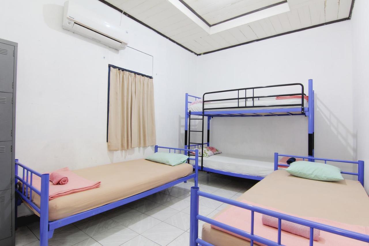 Arjuna Hostel Semarang Buitenkant foto
