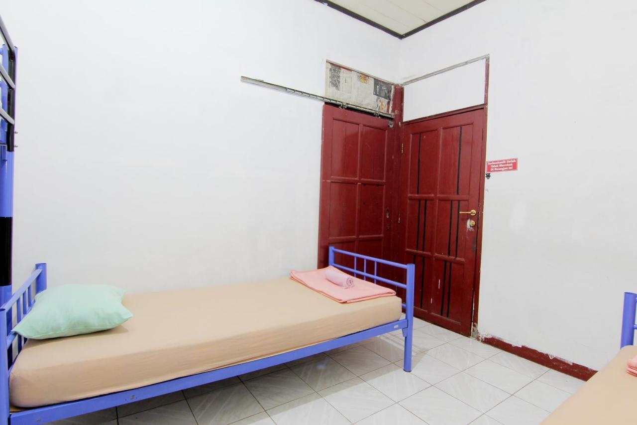 Arjuna Hostel Semarang Buitenkant foto