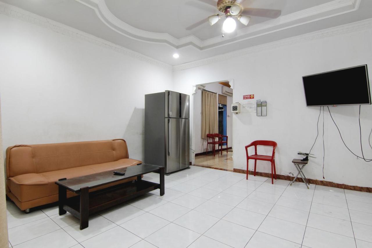 Arjuna Hostel Semarang Buitenkant foto