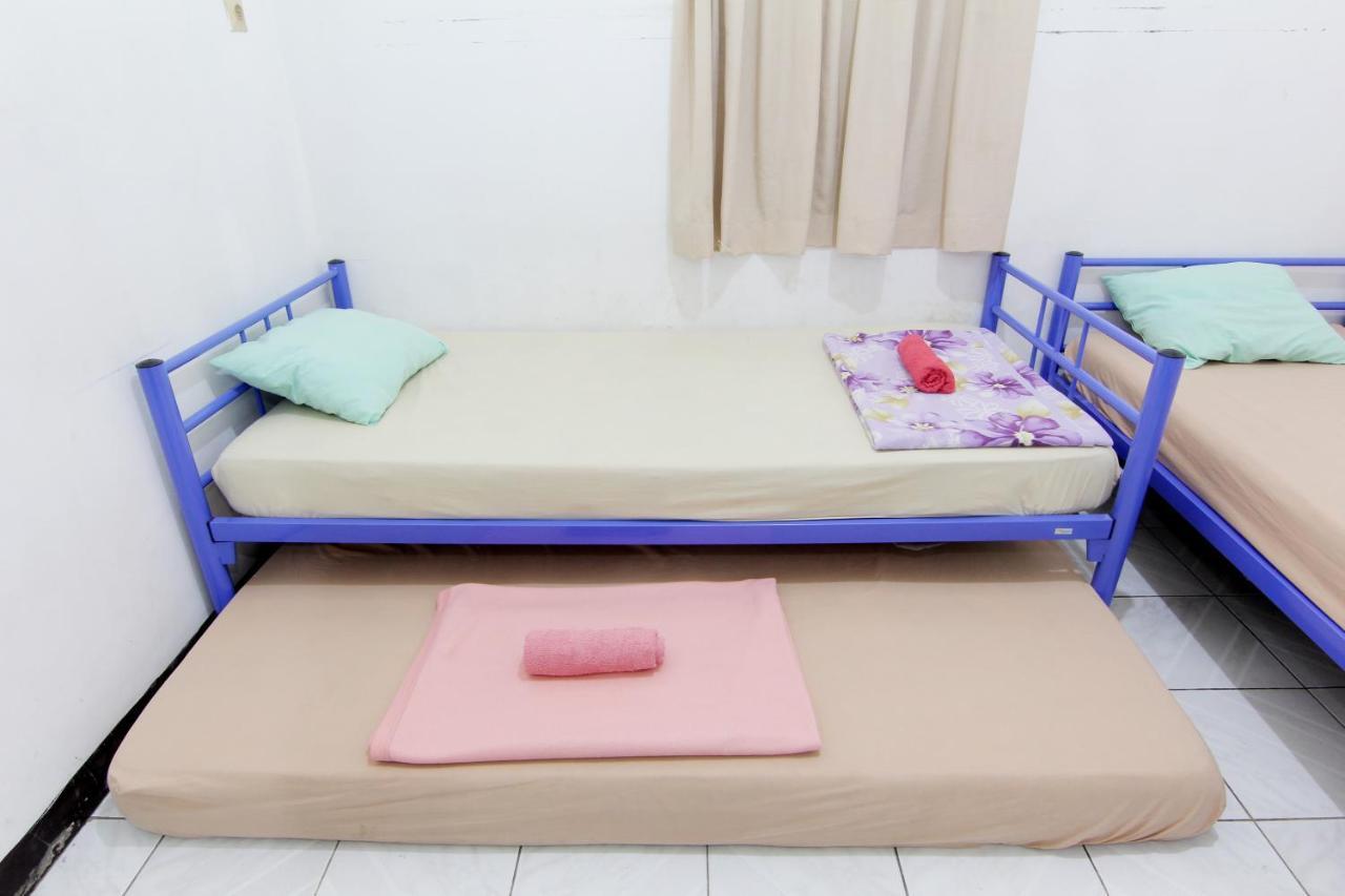Arjuna Hostel Semarang Buitenkant foto